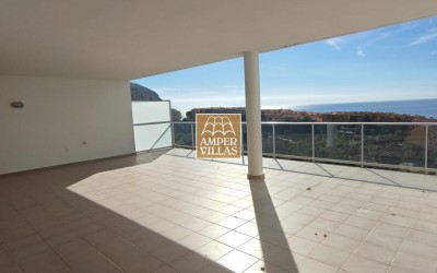 Bel appartement moderne près de la plage avec vue panoramique.